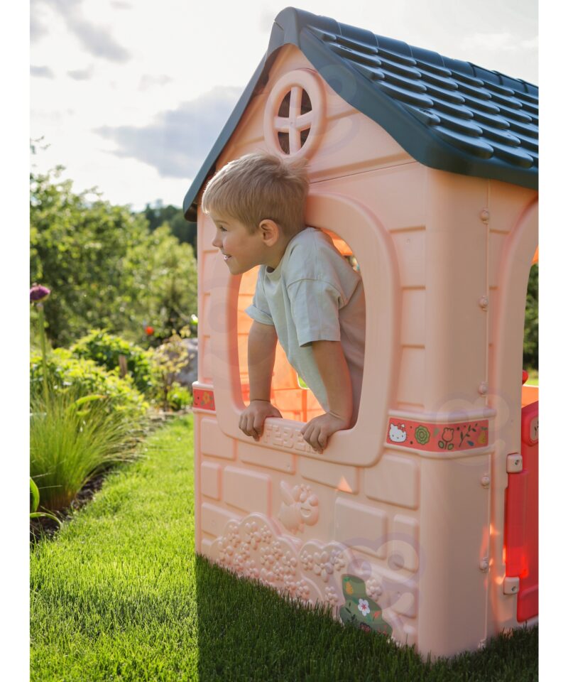 Fantaasiarikas mängumaja õues