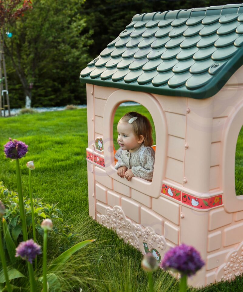 Fantaasiarikas mängumaja õues