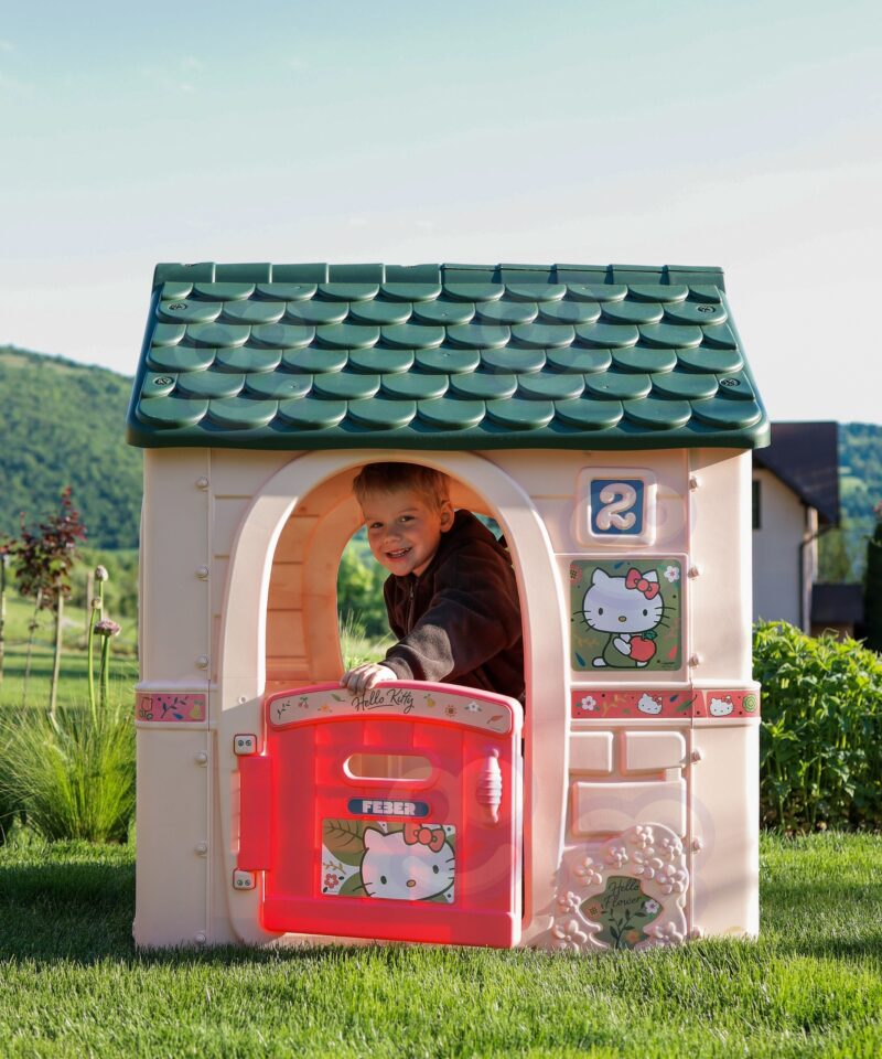 Fantaasiarikas mängumaja õues