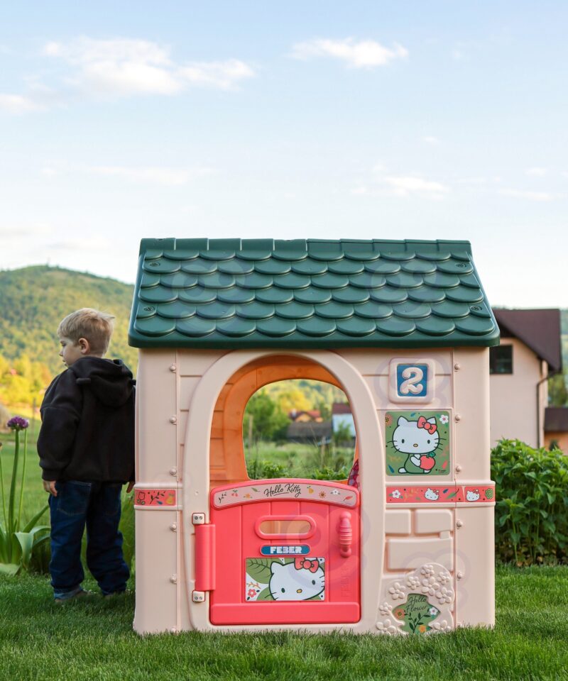 Fantaasiarikas mängumaja õues