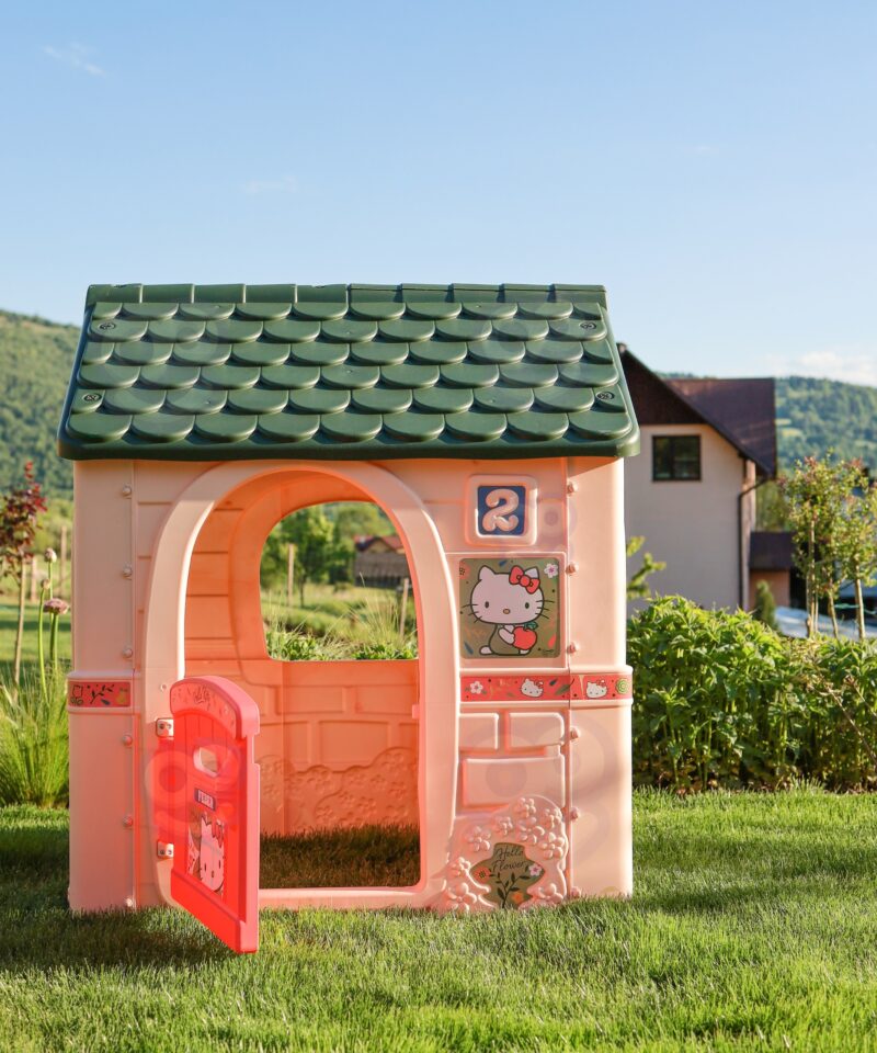 Fantaasiarikas mängumaja õues