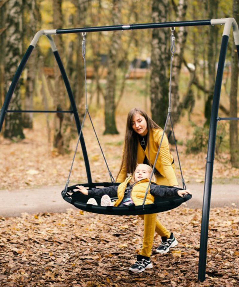 Kompaktne kiik väikestesse aedadesse