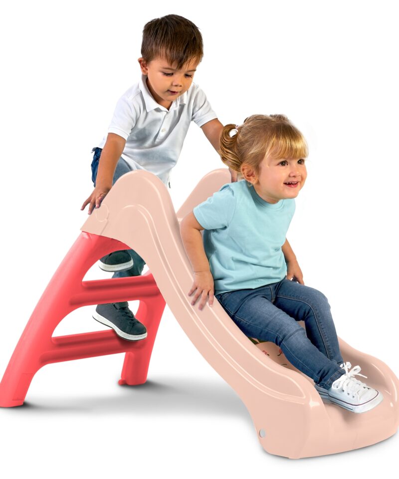 Laste suvine veemängu liumägi