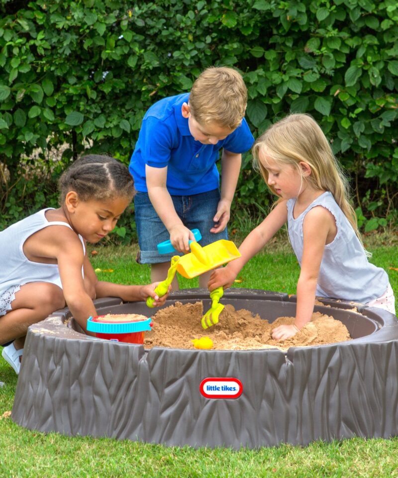 Loomade jälgedega puutüvekujuline liivakast