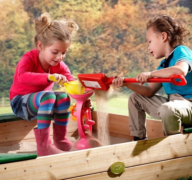 Mugavad istmed liivakastis