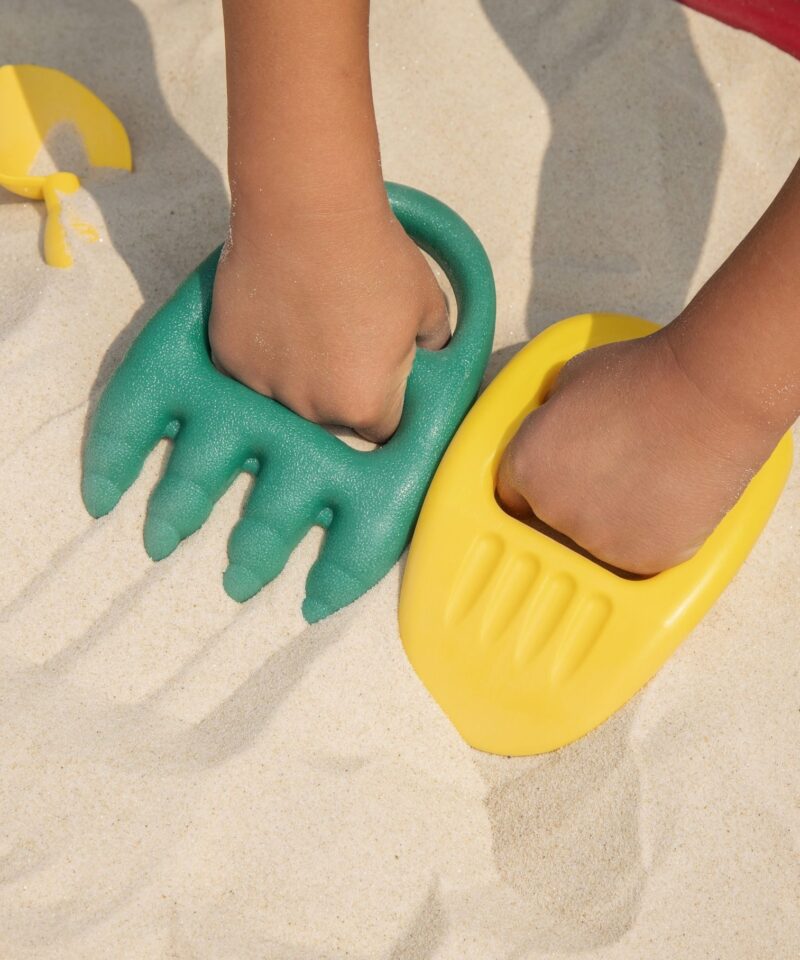 Liivakastiga laud, mis mahutab 35 kg liiva