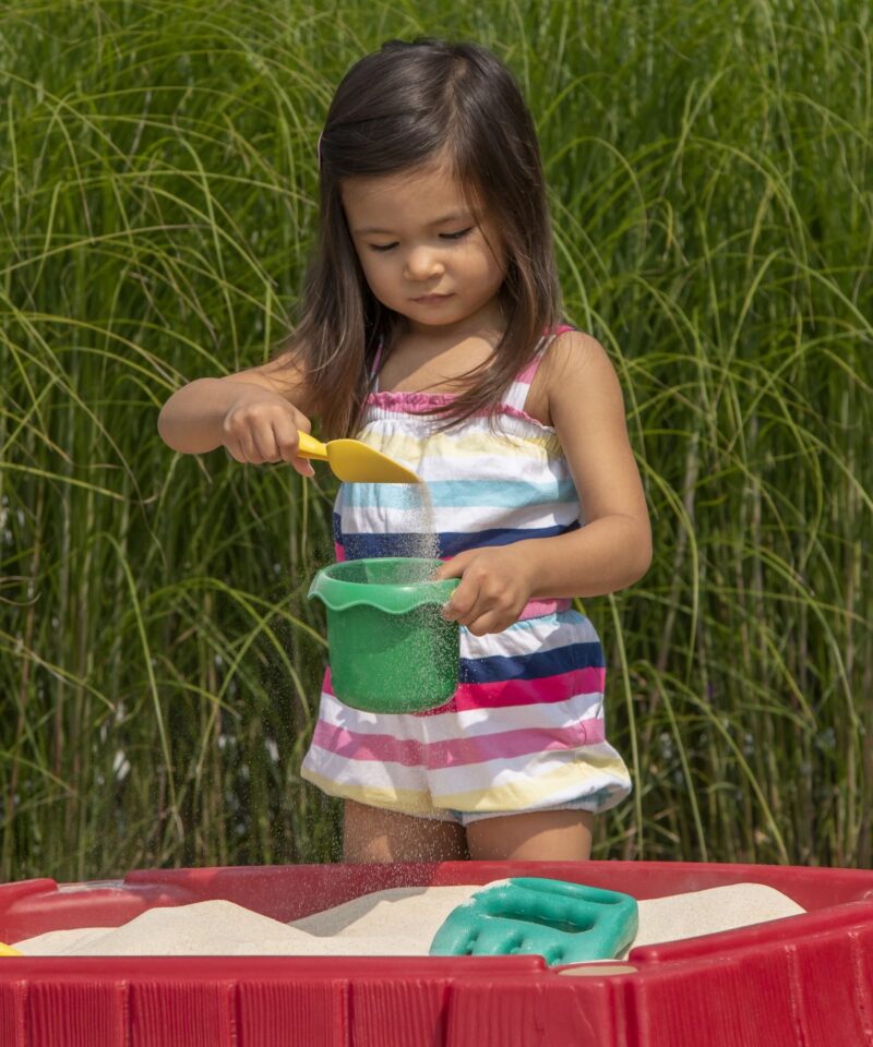 Liivakastiga laud, mis mahutab 35 kg liiva