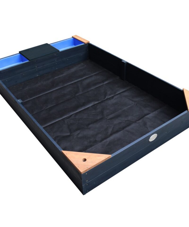 Suur puidust liivakast kattega aias