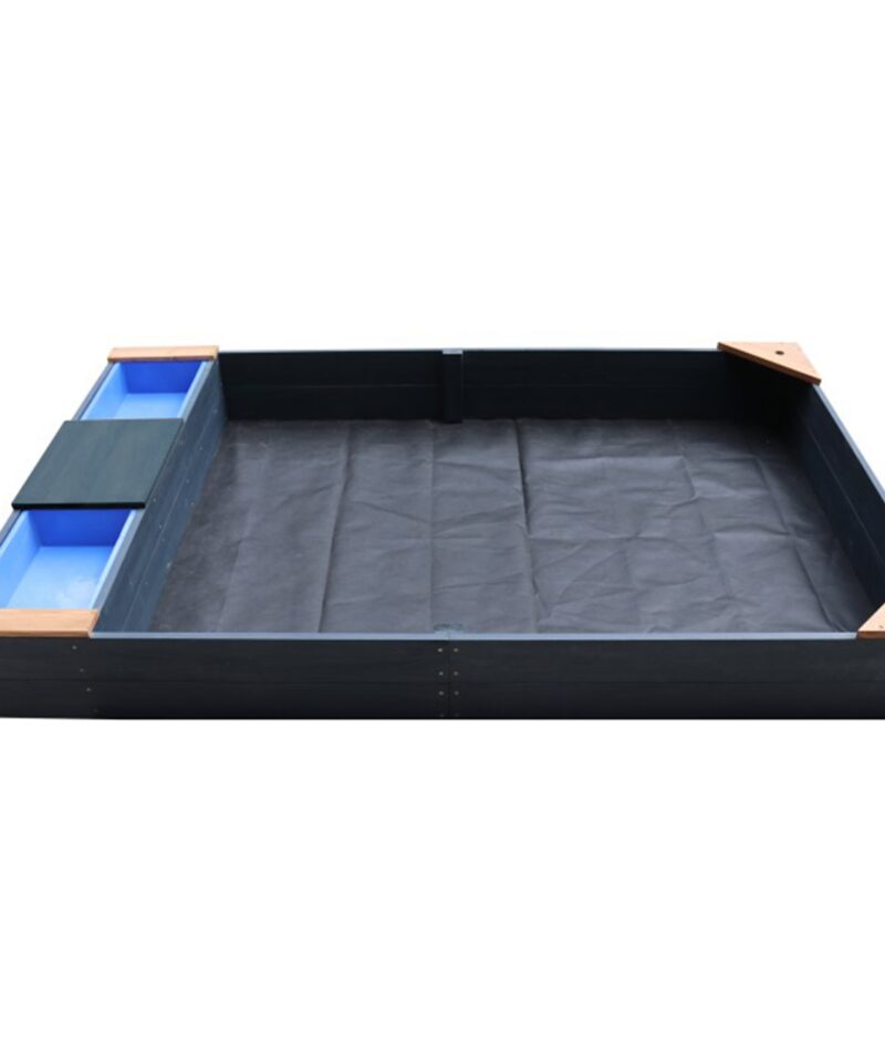 Puidust liivakast koos pinkidega