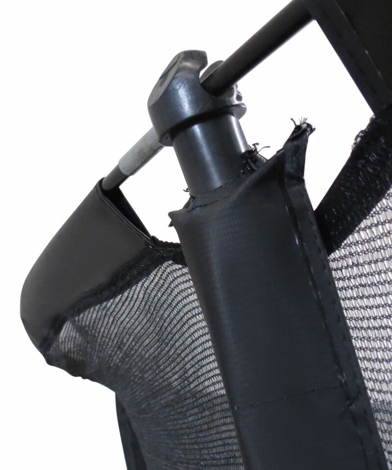 Trampoliin koos redeli ja ankrutega