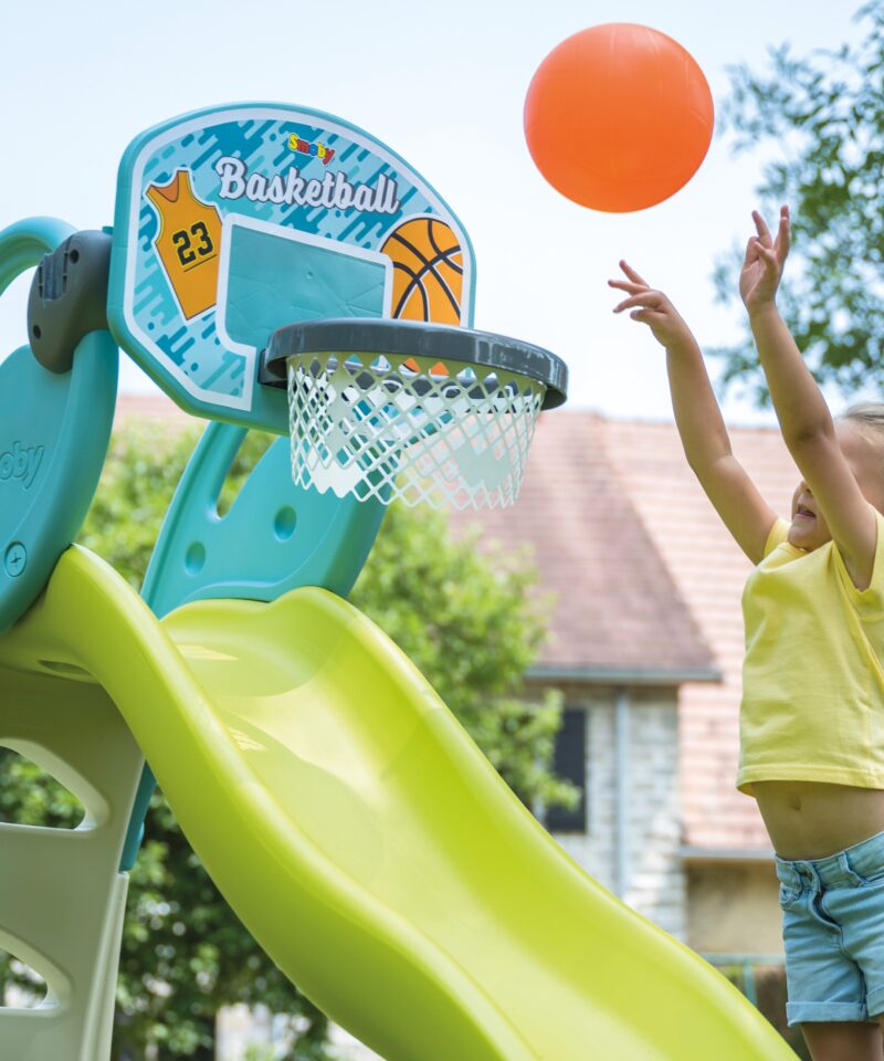 Lastele mõeldud korvpallikorv õuemängudeks