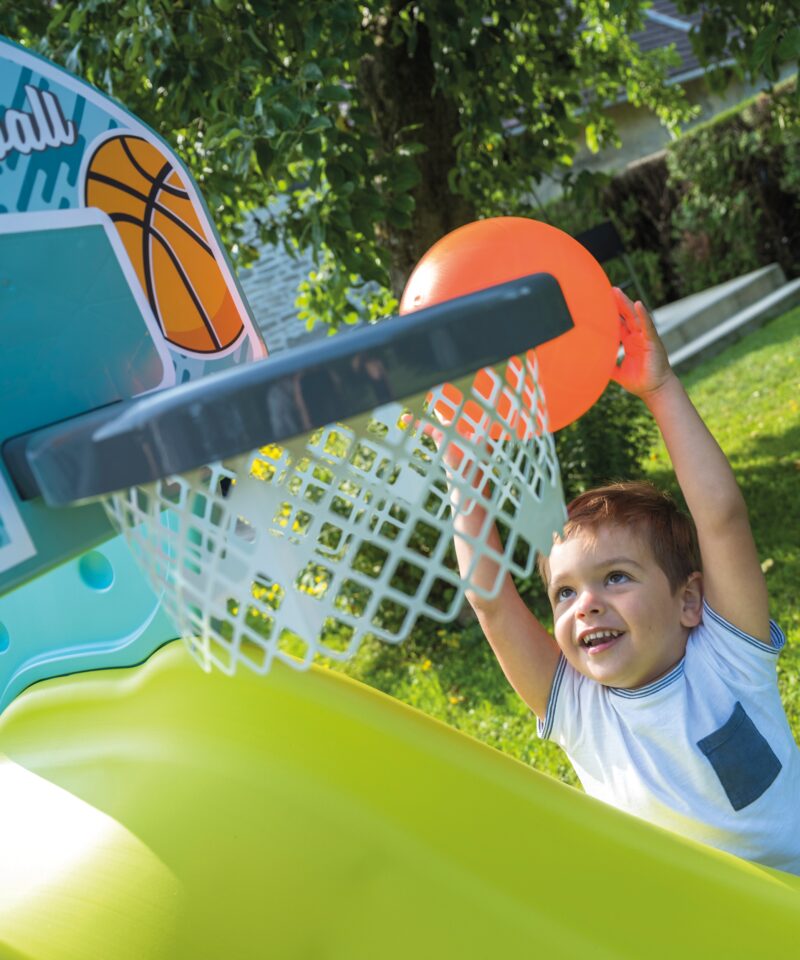 Lastele mõeldud korvpallikorv õuemängudeks