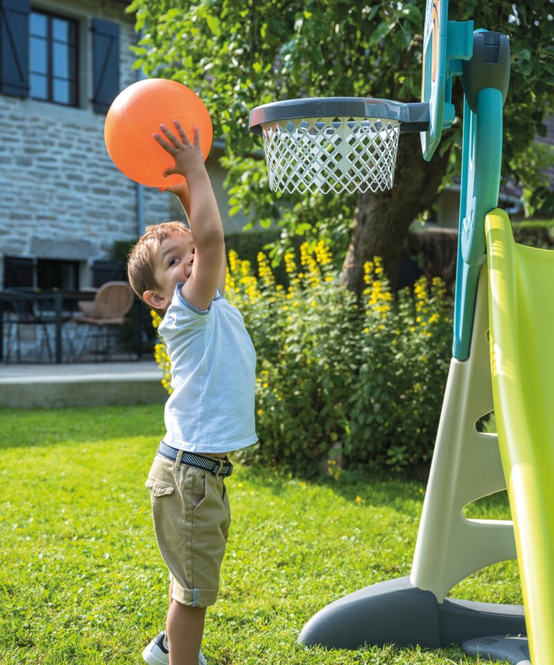 Lastele mõeldud korvpallikorv õuemängudeks