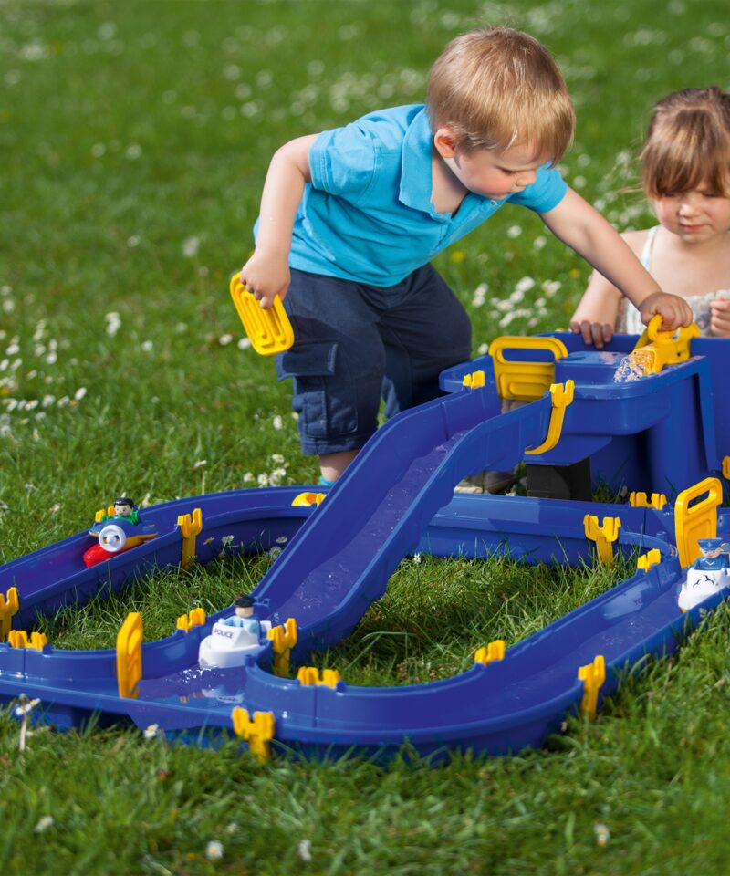 Veemängukomplekt koos liikuvate osadega