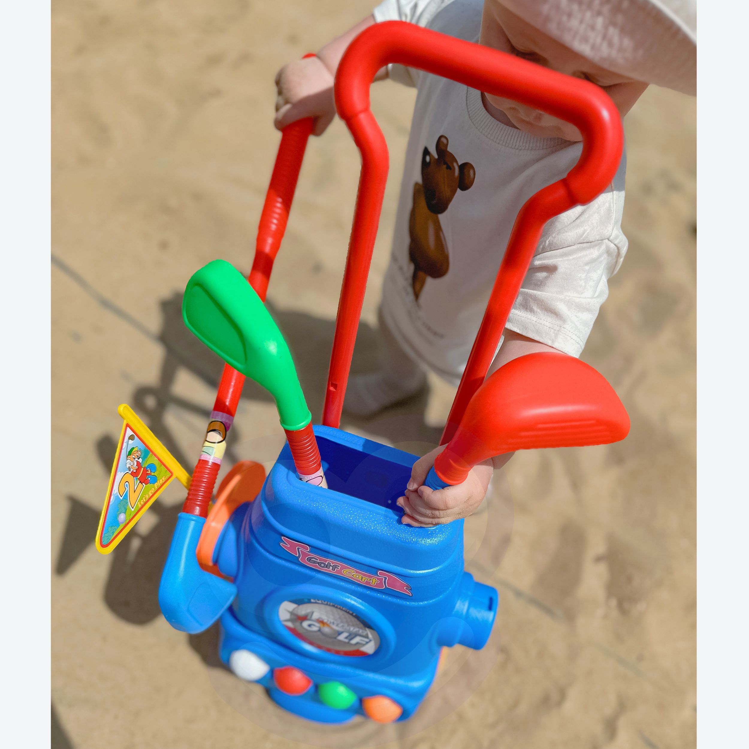 Ratastega golfitarvikute hoidik