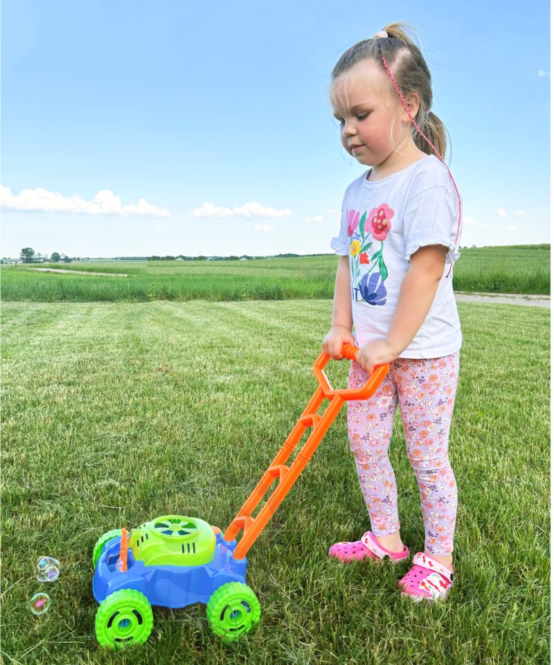 Värviline mullitav mängukosil lastele