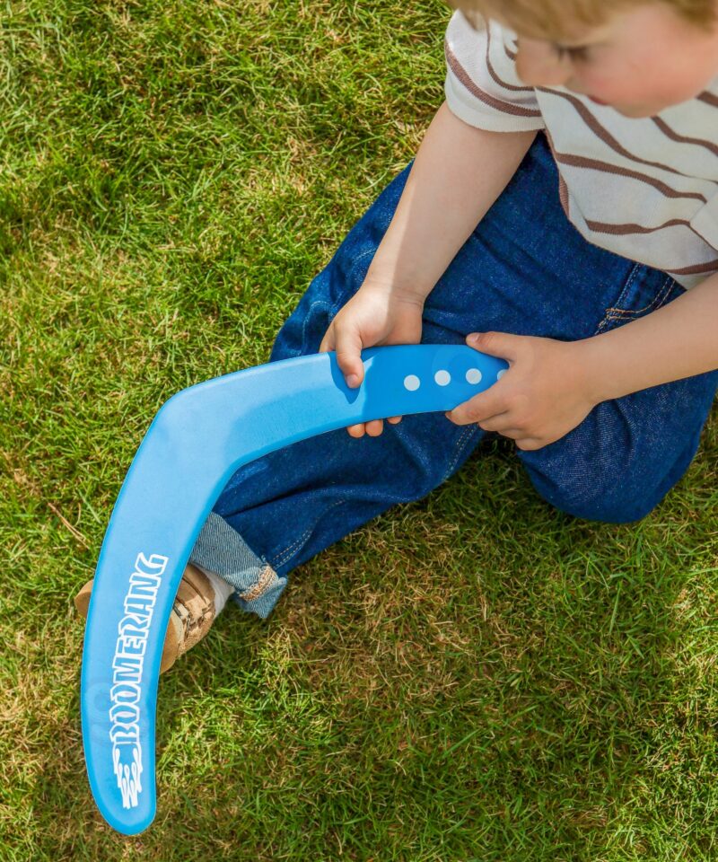 Värviline bumerang õhus