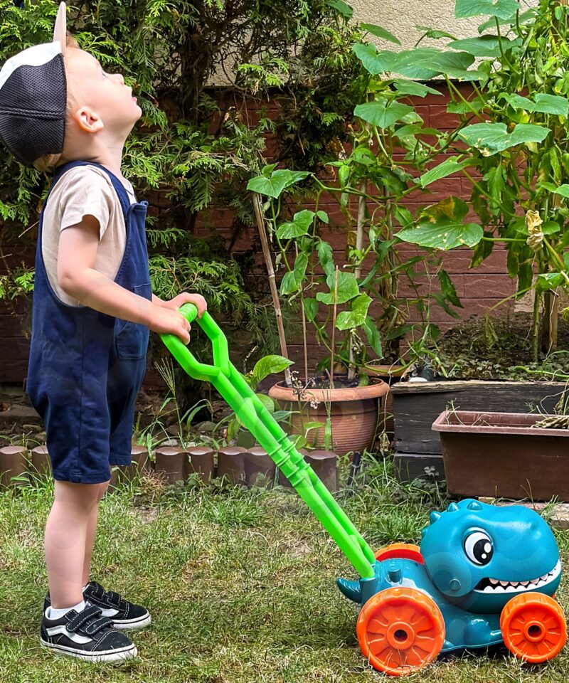 Värvikas ja lõbus muruniiduk