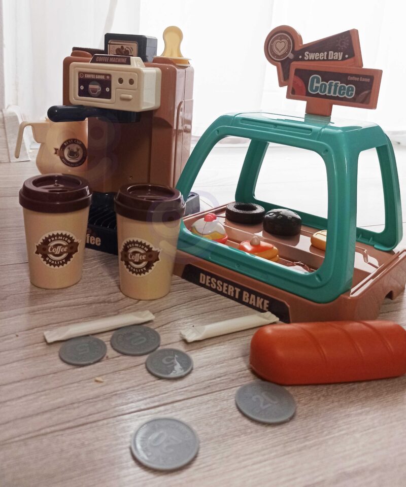 Kohvitassid ja maiustused komplektis