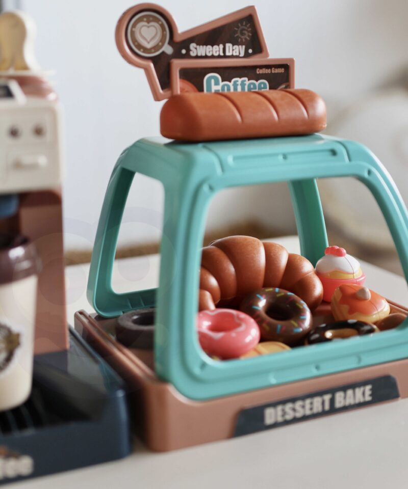 Kohvitassid ja maiustused komplektis