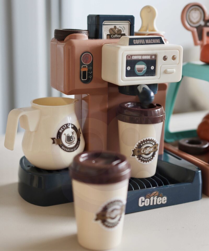 Kohvitassid ja maiustused komplektis