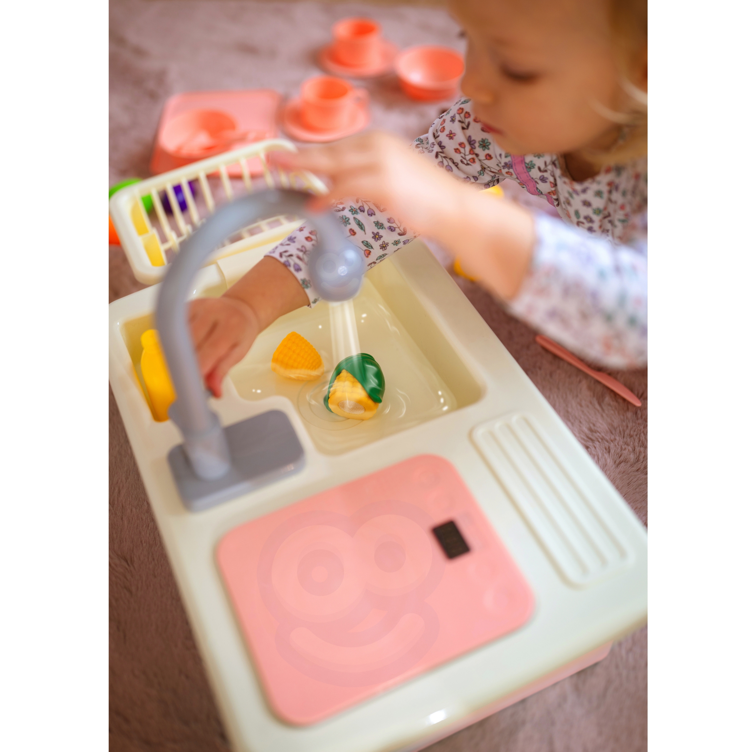 Lastele mõeldud veekraaniga köök