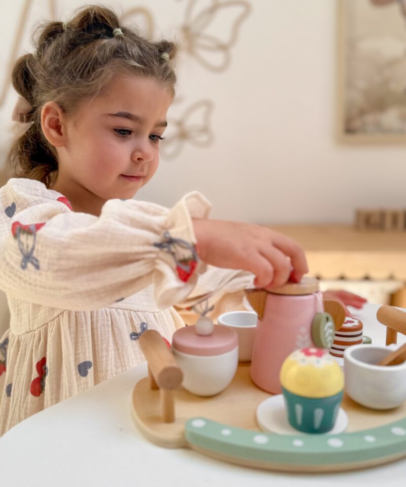 Lapsed mängivad teepausi