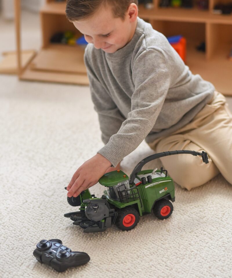 Laste kombain realistlike efektidega