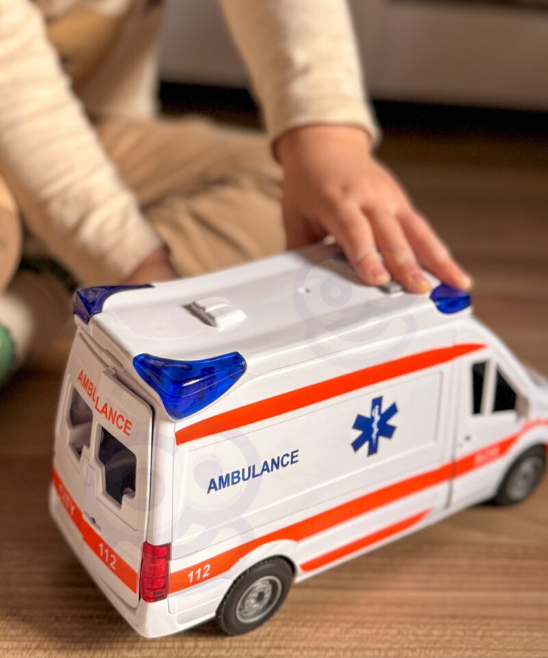 Hariv kiirabiauto mänguasi väikestele päästjatele