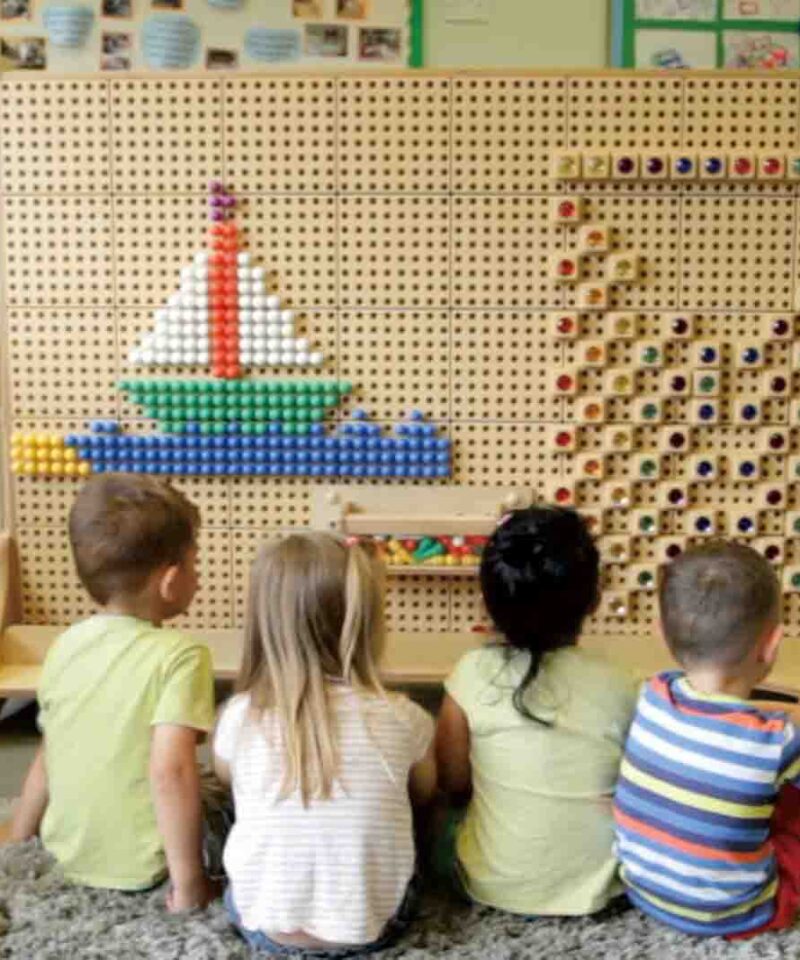 Teadustahvel koos liikuvate osadega