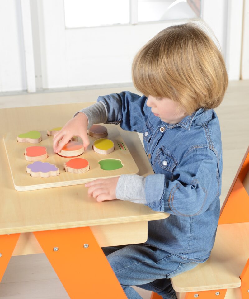 Õpetab puuvilju ja värve