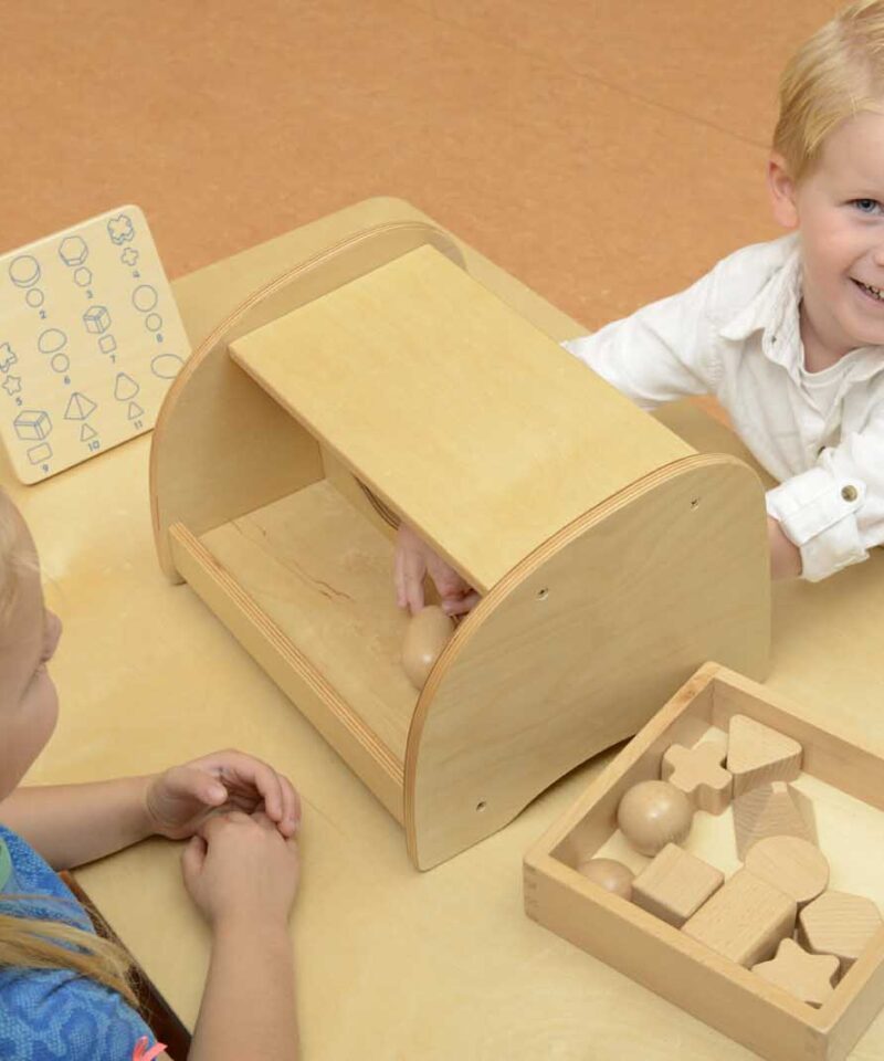 Puidust klotsid kujundite äratundmiseks