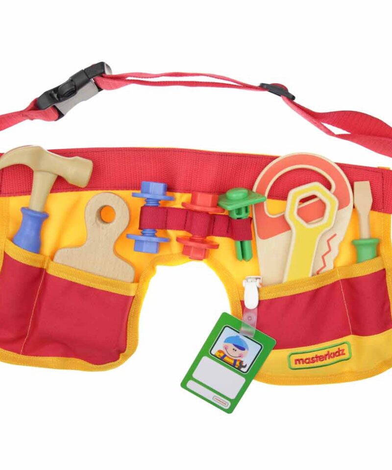 Lapsed mängivad puidust tööriistadega