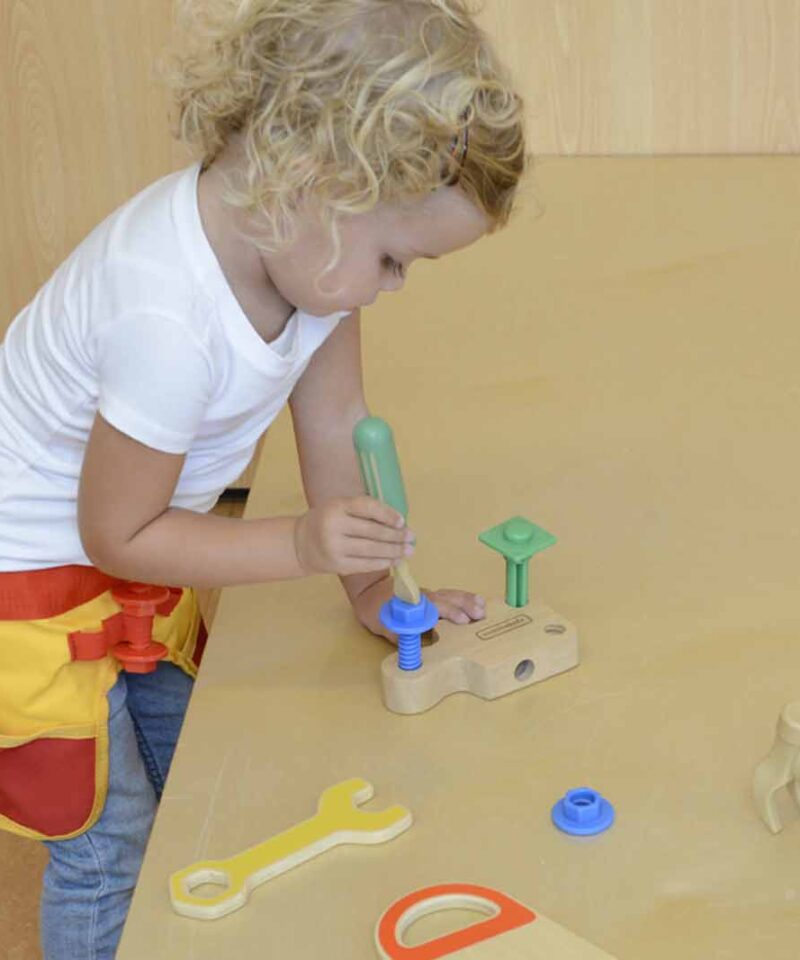 Praktiline tööriistavöö koos tööriistadega