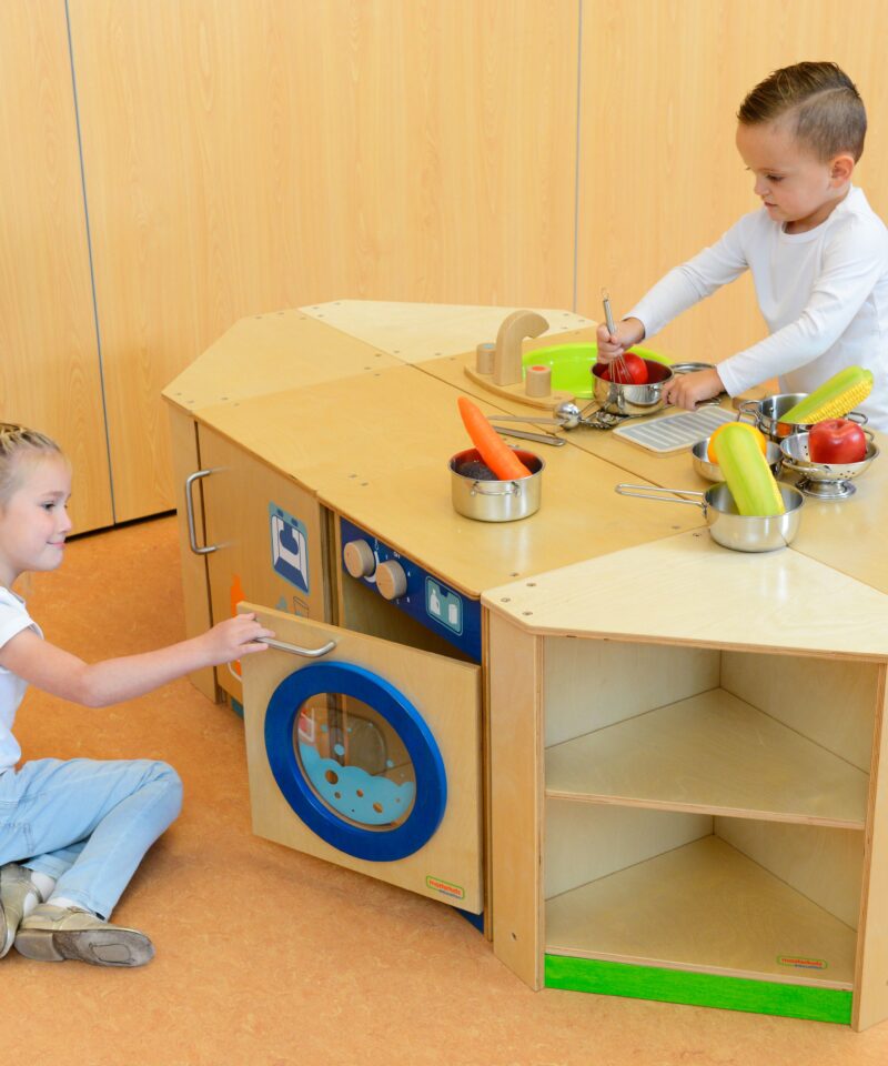 Ohutu mänguköök puidust