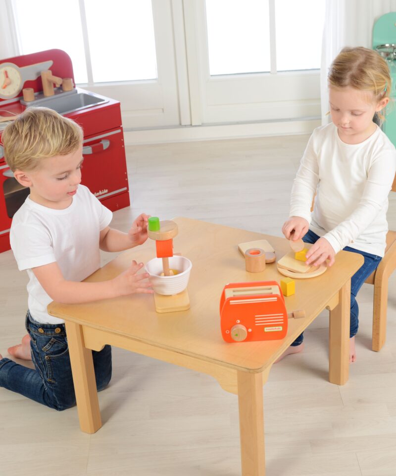 Mängutoster koos liikuva hoovaga