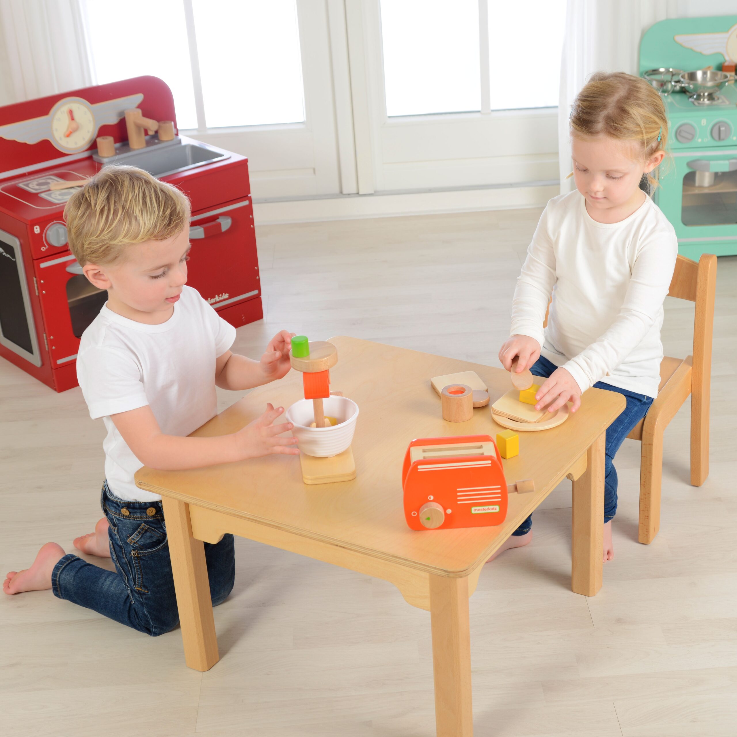 Mängutoster koos liikuva hoovaga