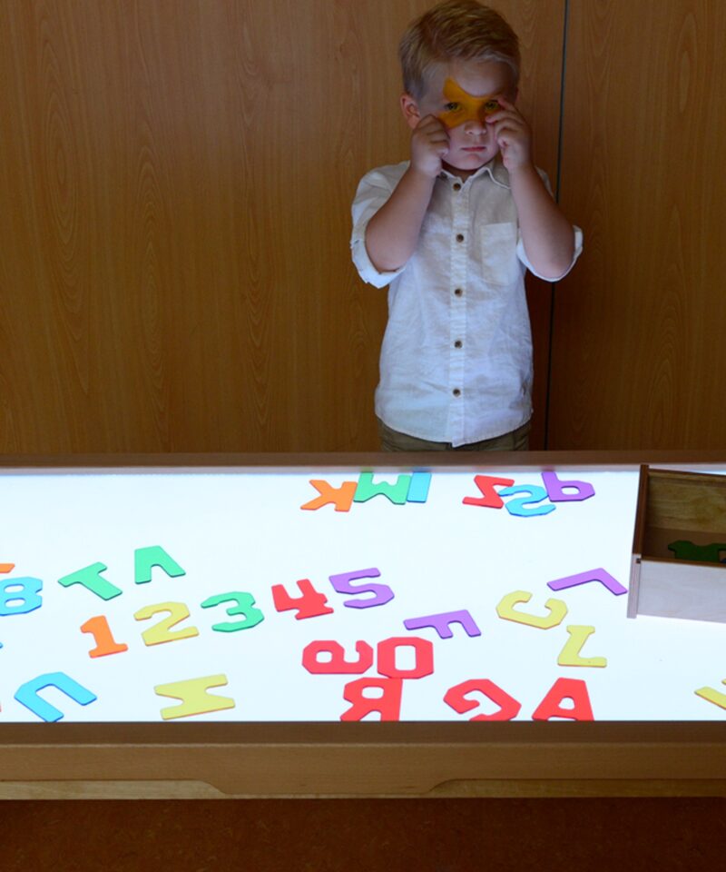 Värvilised tähed ja numbrid lastele