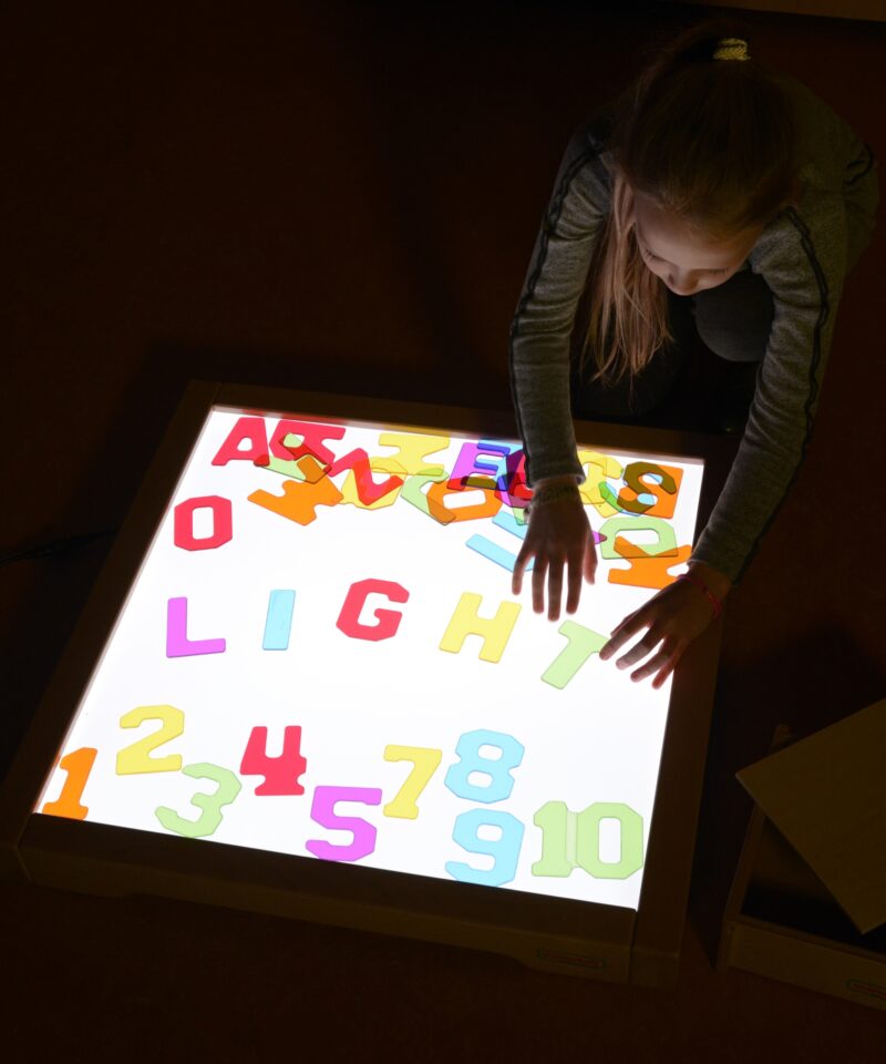 Tähed ja numbrid koos LED-valgustusega