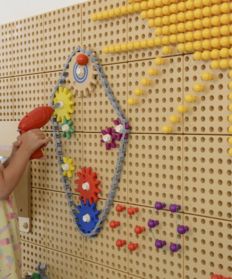 Loovust ja loogikat arendav mänguasi