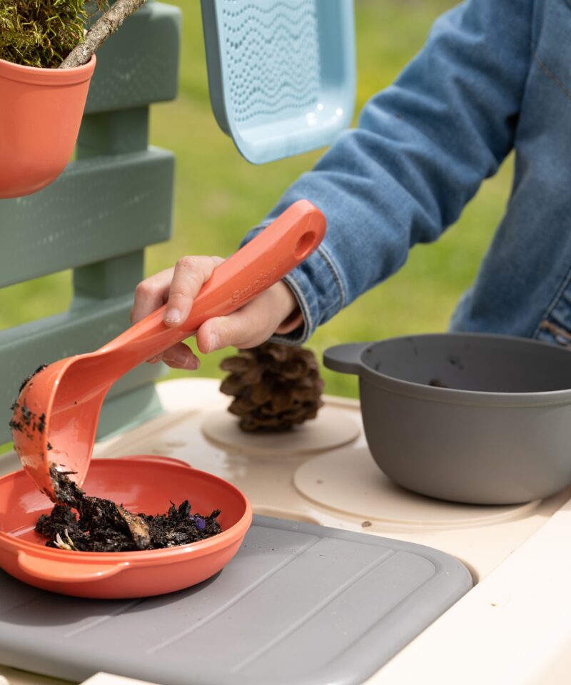 Liivaköök koos veeanumatega