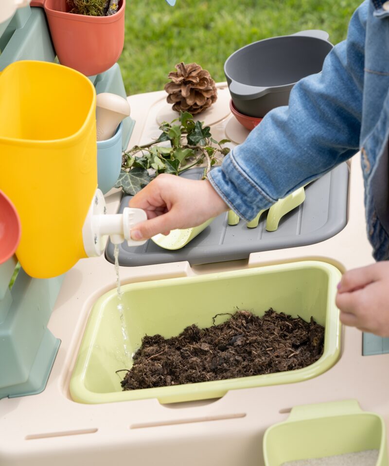 Veemäng ja liiv mänguköögis