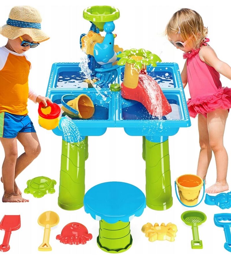 Mitmekülgne mängulaud lastele mängimas