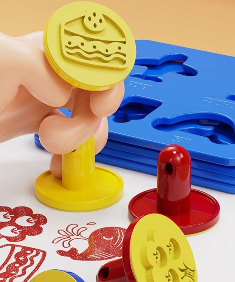 Lapsed joonistavad veematil veega