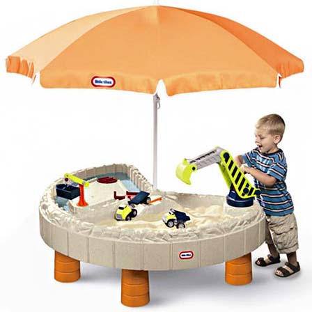 Liivakast ekskavaatoriga mänguväljak