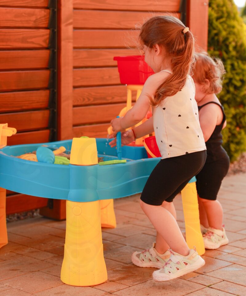 Loovust arendav veelaud ja liivakast