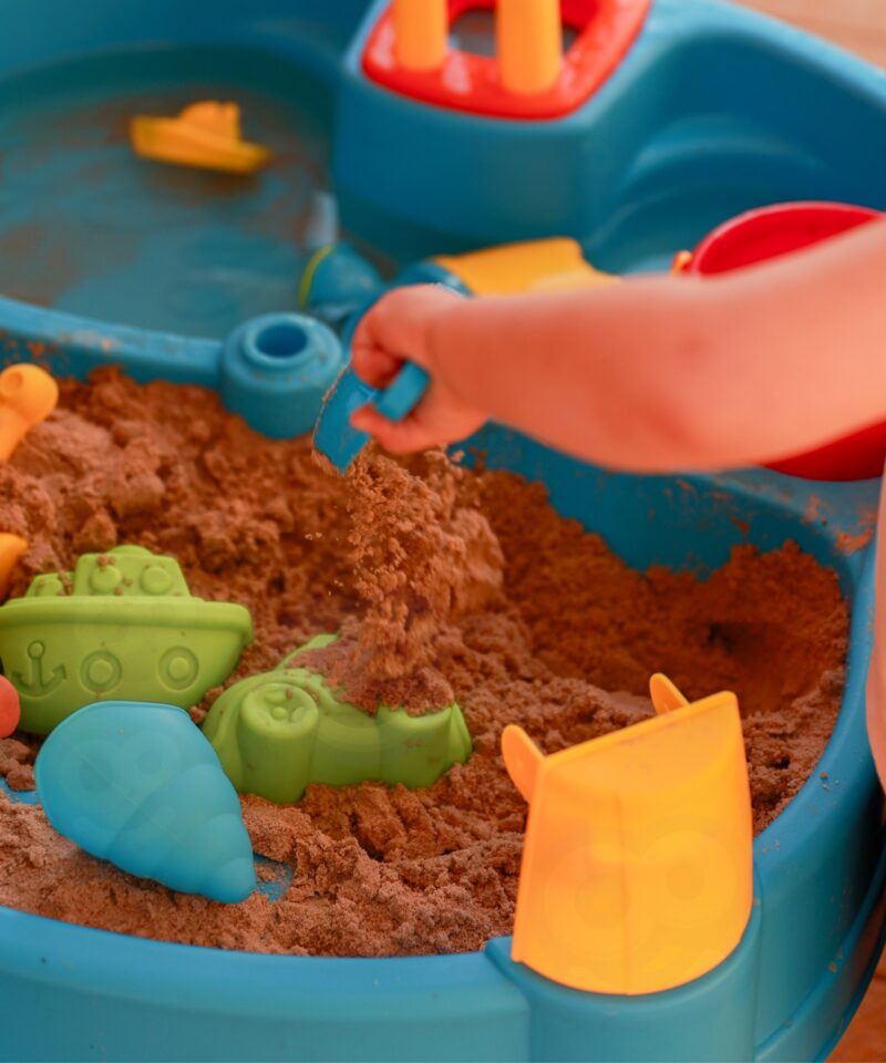 Lastele mõeldud veemäng ja liivakast