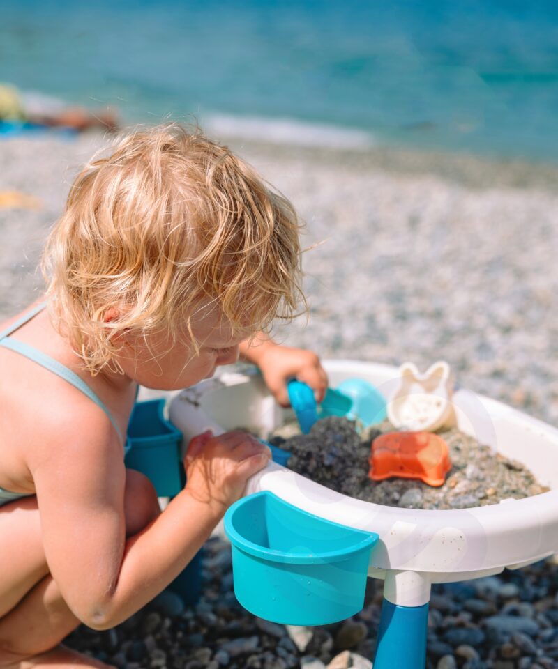 Laste loovus vee- ja liivalauaga