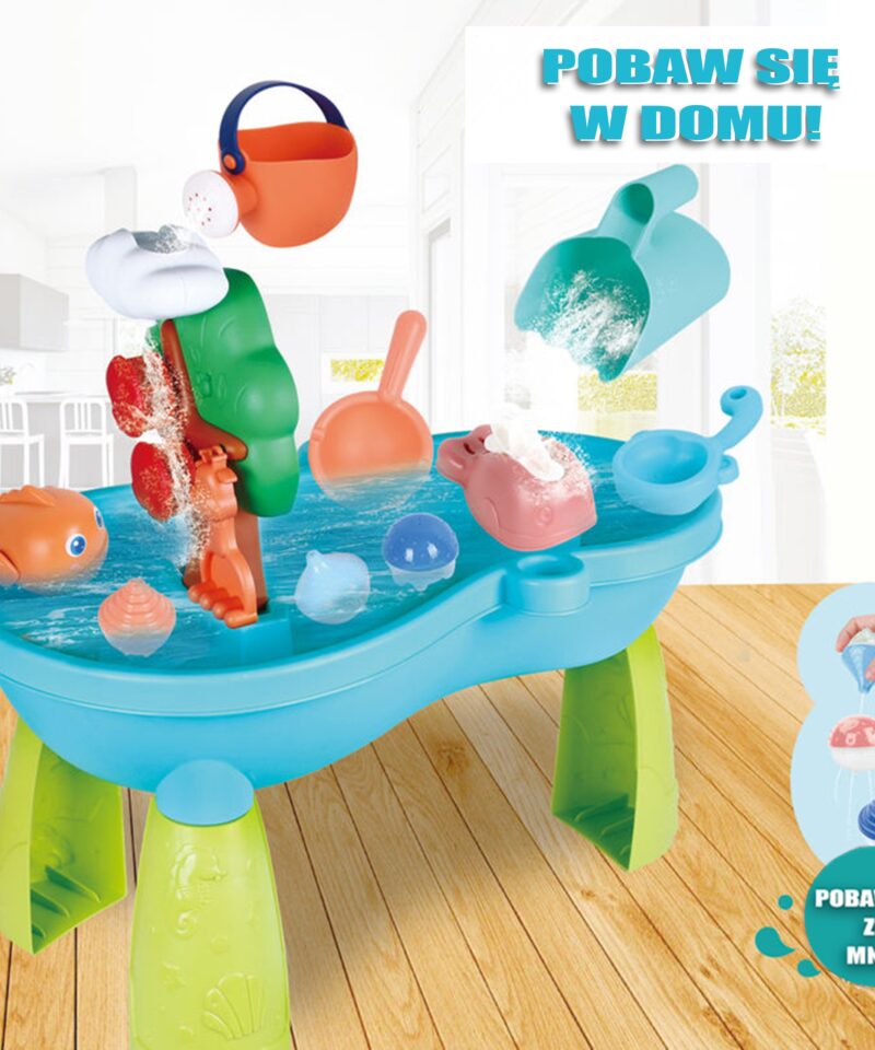 Lapsed mängimas veemängulaual