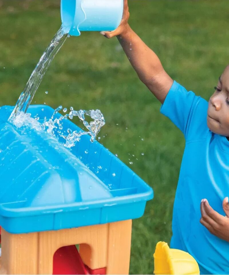 Vihmaefektiga veemängulaud tegevuseks